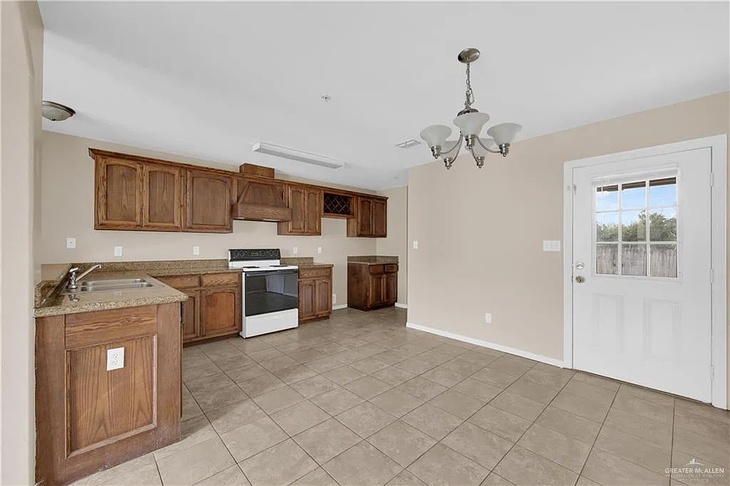 3 bed, 2.5 bath, 1269 sqft, $1,250 — Photo 4
