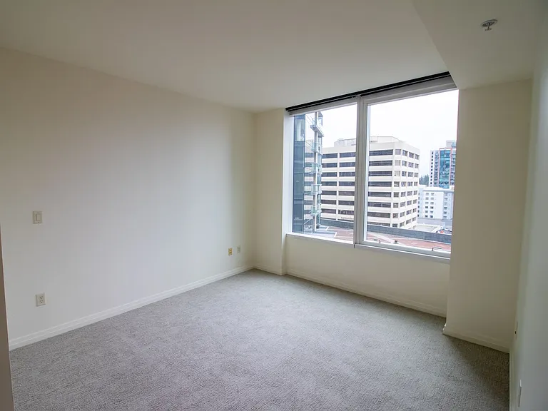 500 106th Ave NE #913 — Photo 10