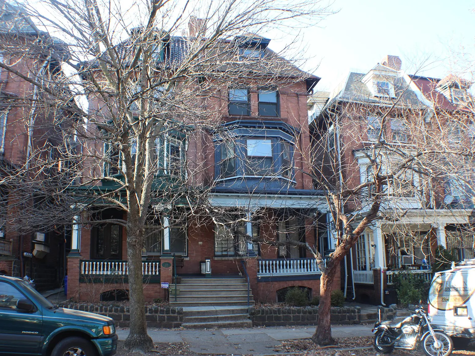 324 S 43rd St — Photo 2
