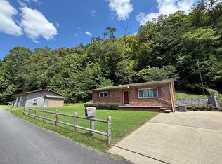 60 Slones Br, Shelbiana, KY 41562