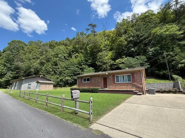 60 Slones Br, Shelbiana, KY 41562