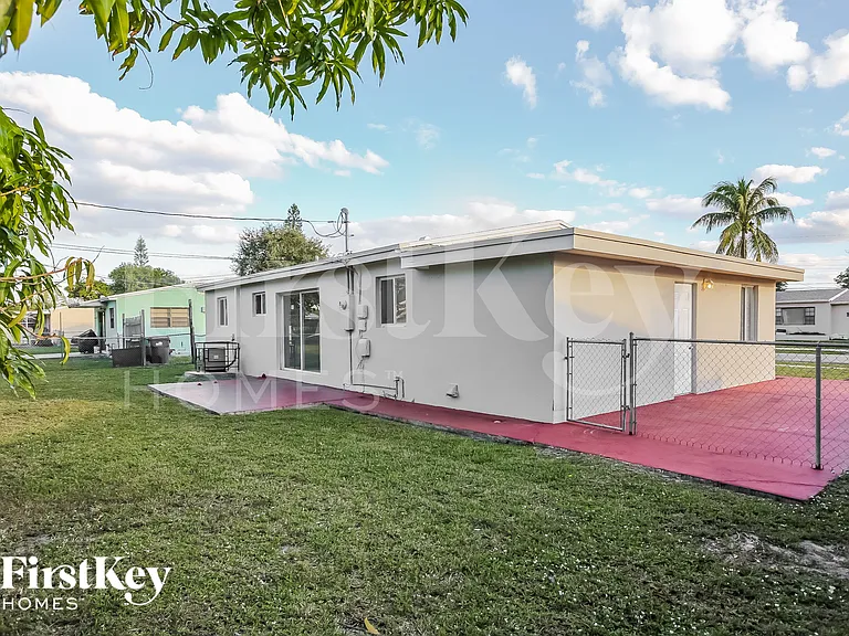 2441 NW 182nd Ter — Photo 14