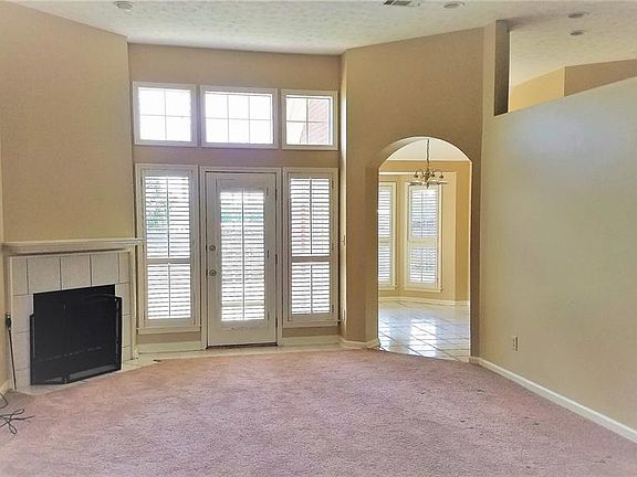 5th image of 2824 Fair Oaks Dr