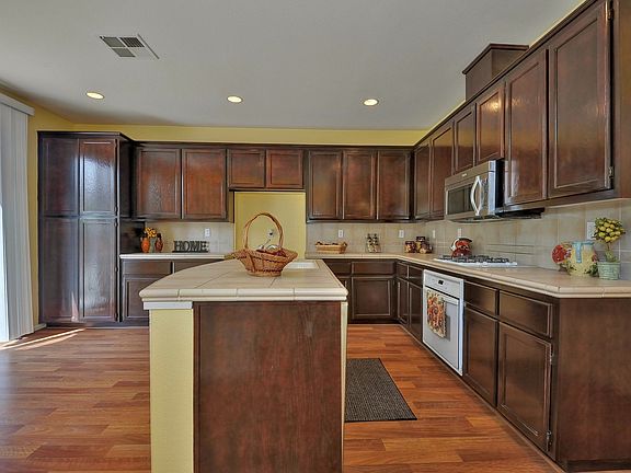 4th image of 121 Mahogany Ln