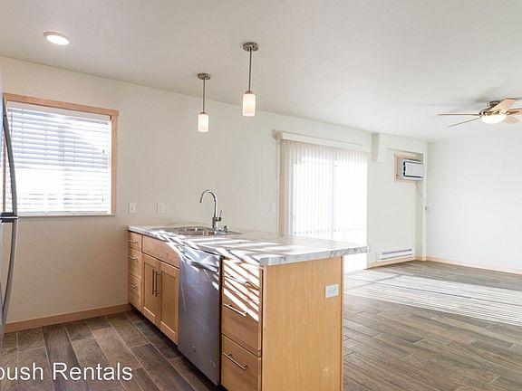 3rd image of 3008 Gillette St #31