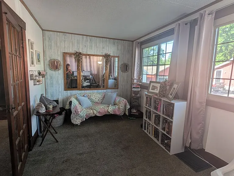 206 E Main St — Photo 18