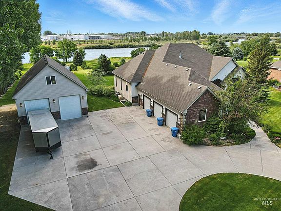 3rd image of 974 W Riverview Dr