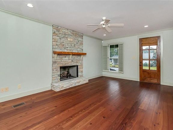 5th image of 4 Rose Ave