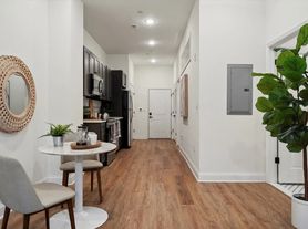 2002 Abigail St