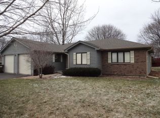718 E Van Buren St, Marengo, IL 60152