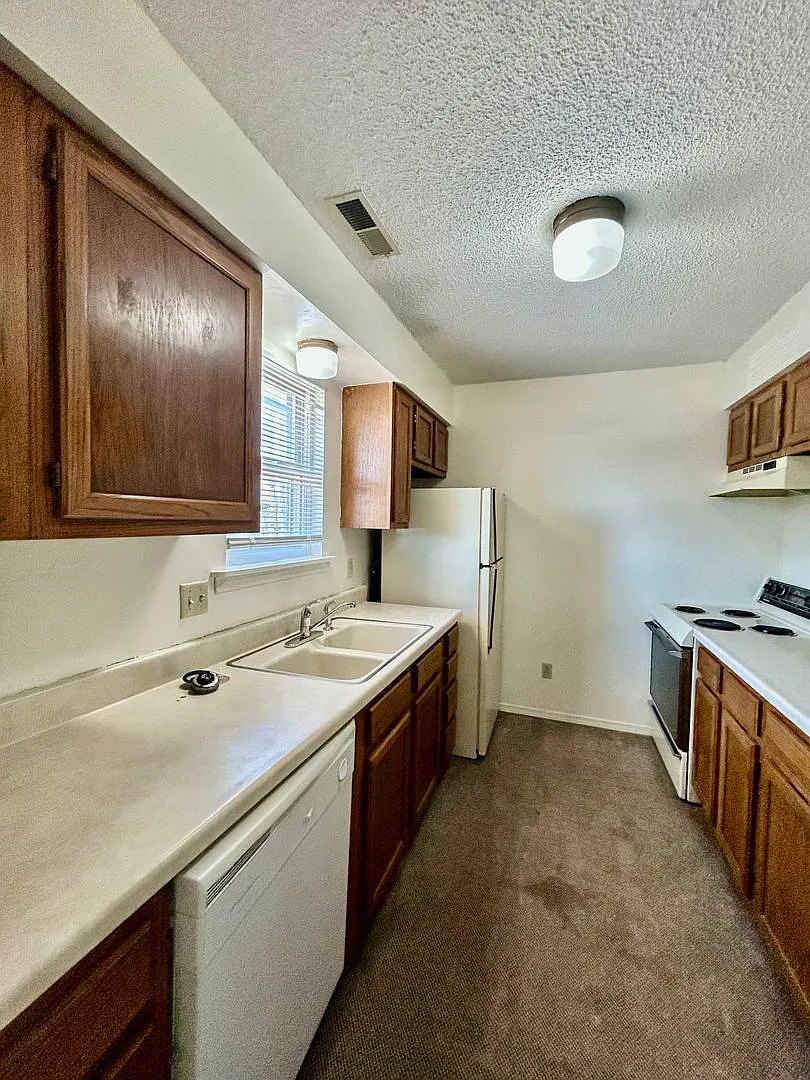 Eastgate 1701 — Photo 1