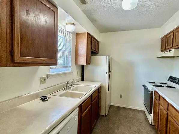 Eastgate 1701, 1701 E 24th Ave #5, Hutchinson, KS 67502