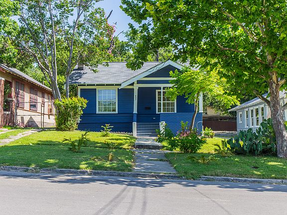 2nd image of 807 W Mistletoe Ave