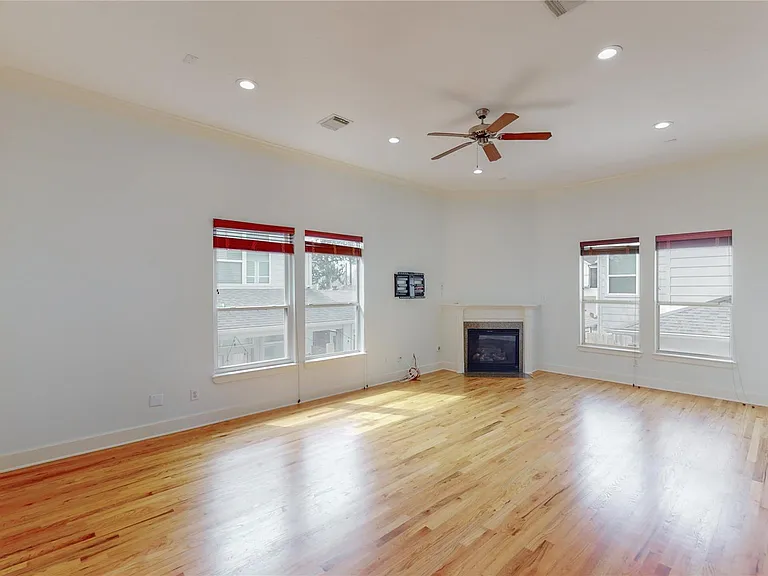5843 Petty St #C — Photo 12