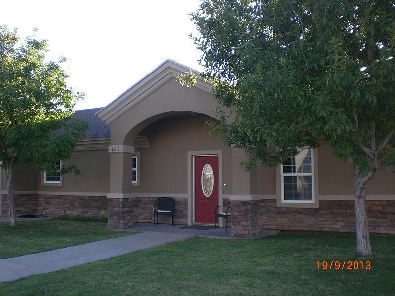 Front of house : Painted within the last year.