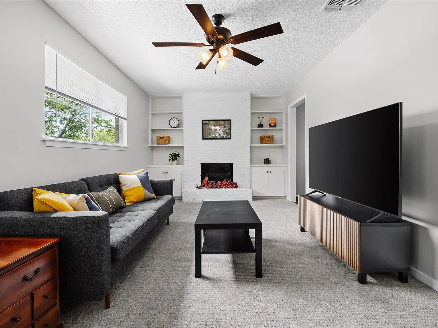 2 bed, 1.0 bath, 851 sqft, $1,900 — Photo 3