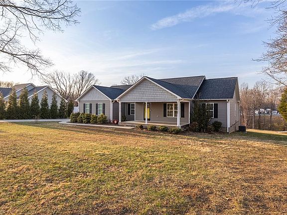 2nd image of 572 Anderson Rd