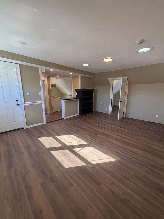 2 bed, 700 sqft, $2,200 — Photo 2
