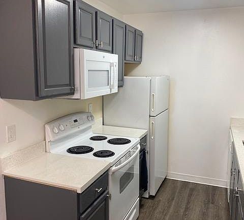2nd image of 1625 Park Ln APT 10