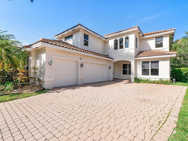 2013 Harbor View Cir — Photo 3