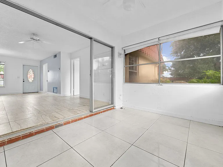 811 Salem Ln — Photo 17