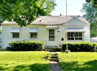 1212 E 14th St, Sterling, IL 61081