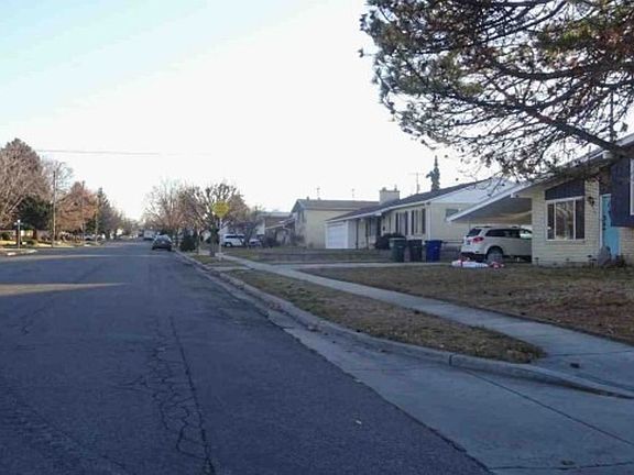 Exterior Neighborhood (street photo)