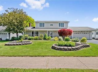 64 Roxwood Dr, Rochester, NY 14612