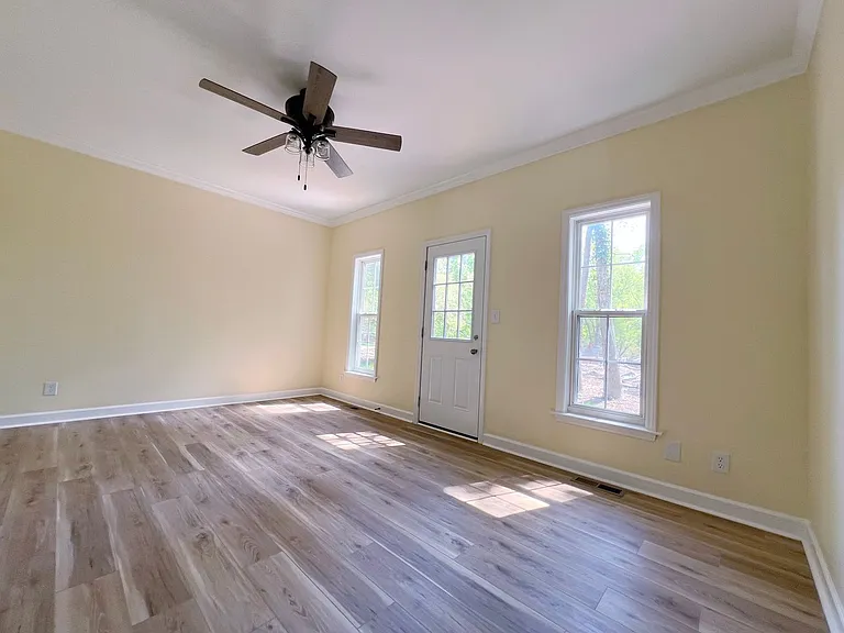 1007 Hill St — Photo 19