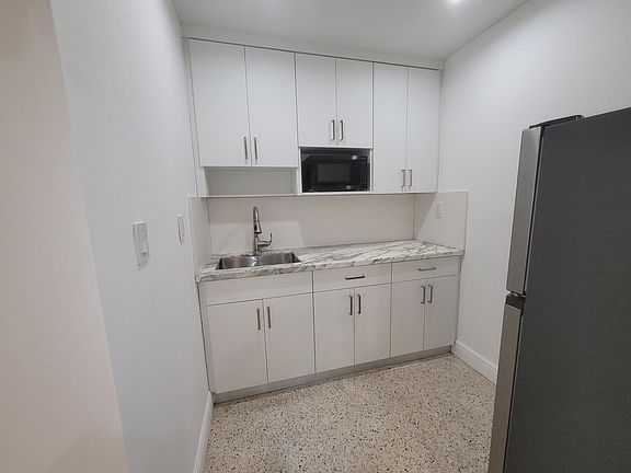 4th image of 1010 NW 23rd Ave #2