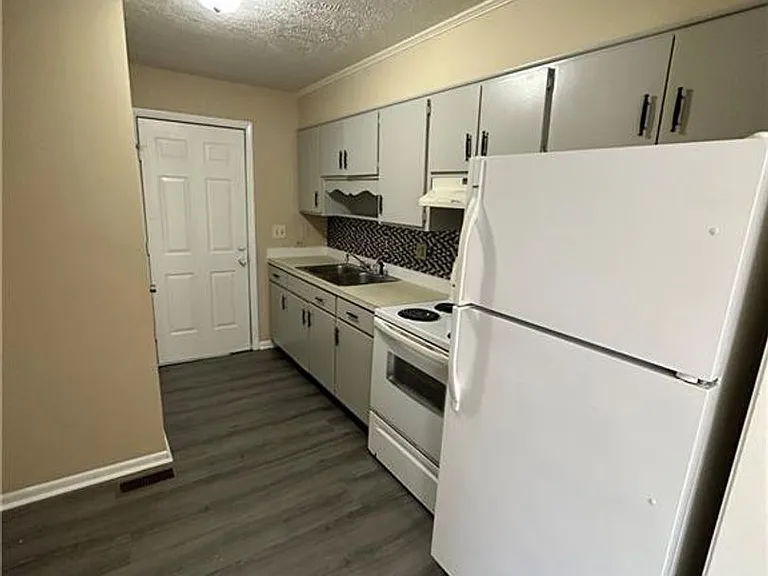 4959 Fieldcrest Dr — Photo 10