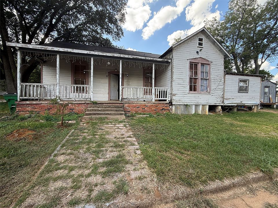 1st image of 109 E Gooch St