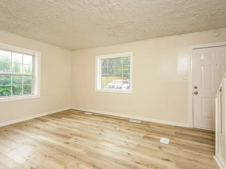 1103 Louise Rd — Photo 9
