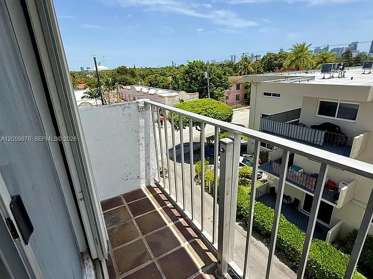 1736 SW 19th St #404 — Photo 15