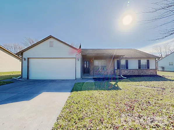 1690 Fountain Lake Dr E, Shelbyville, IN 46176