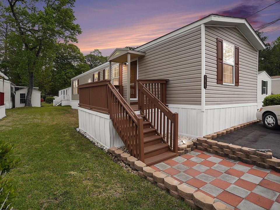1st image of 966 Periwinkle Pl.