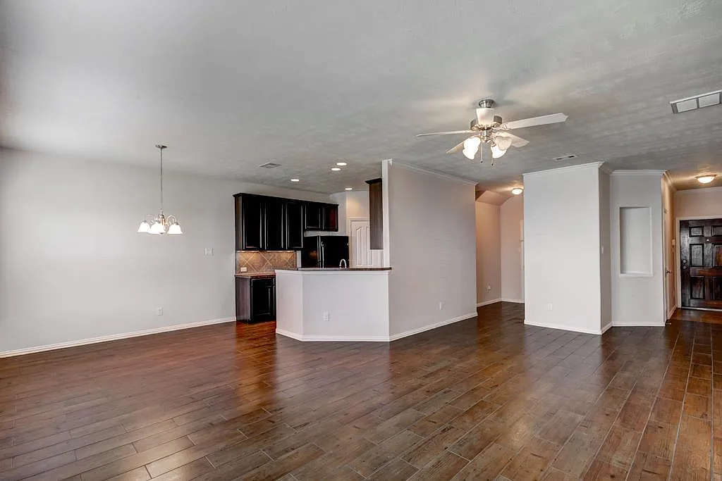 3 bed, 2.5 bath, 1791 sqft, $1,950 — Photo 4