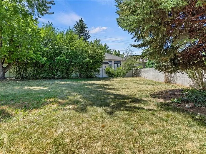 1376 E Greenfield Ave — Photo 14