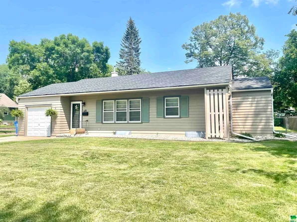 23 N Pine St, Vermillion, SD 57069