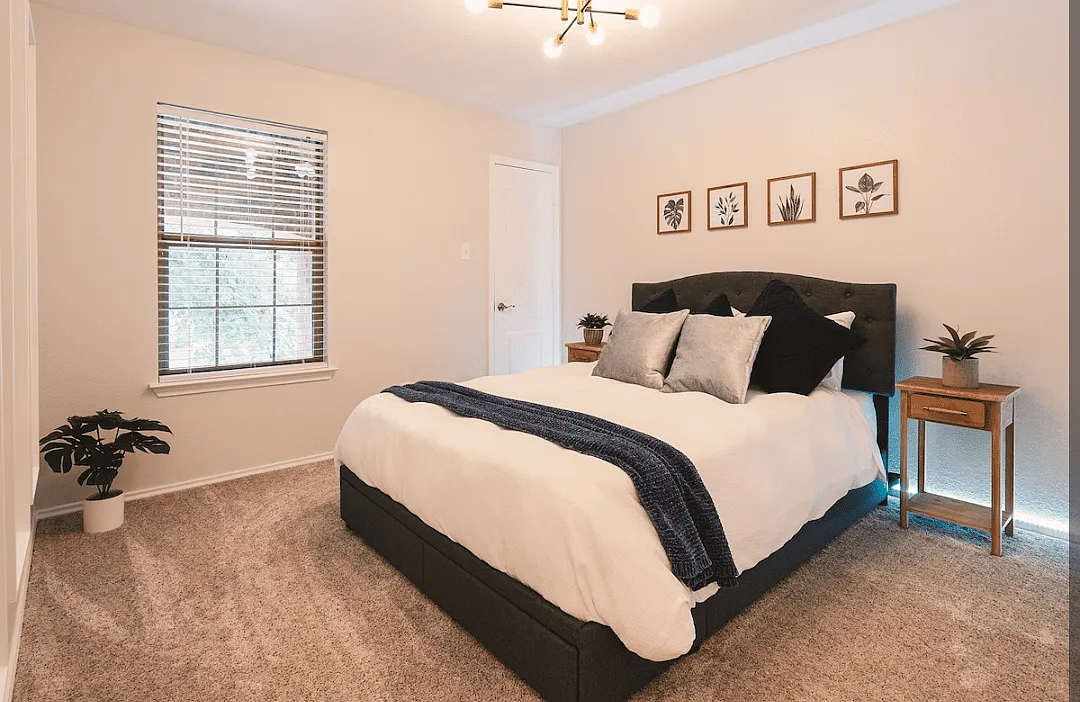4 bed, $3,900 — Photo 2