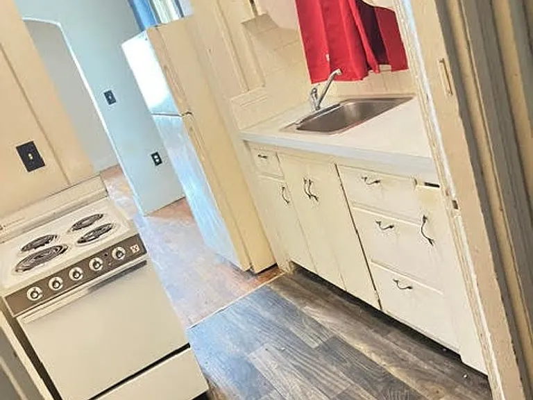 244 N Vine St — Photo 13