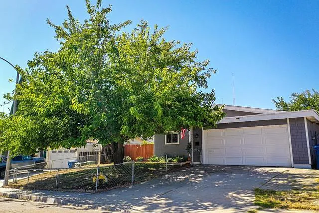 9346 Whispering Leaves Ln — Photo 4