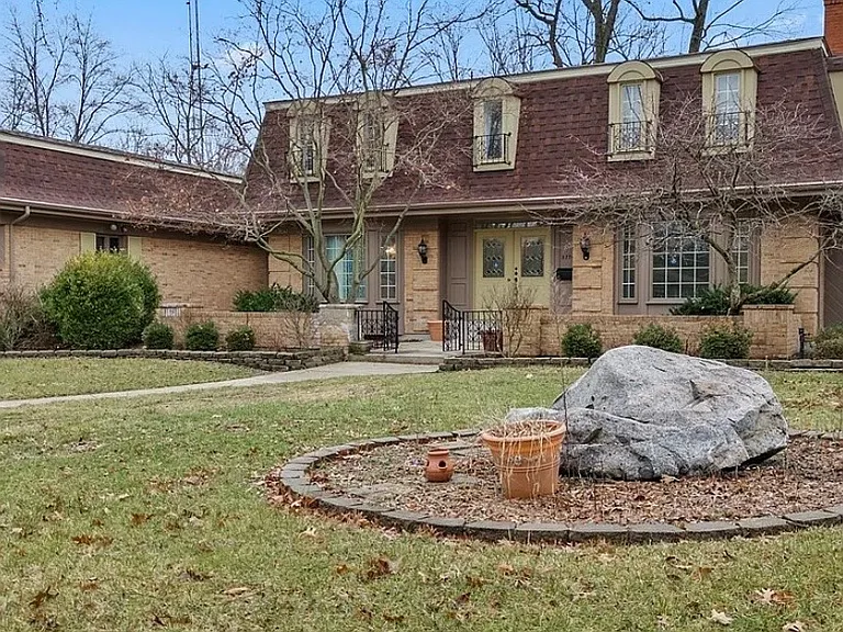 5770 Willow Walk — Photo 1