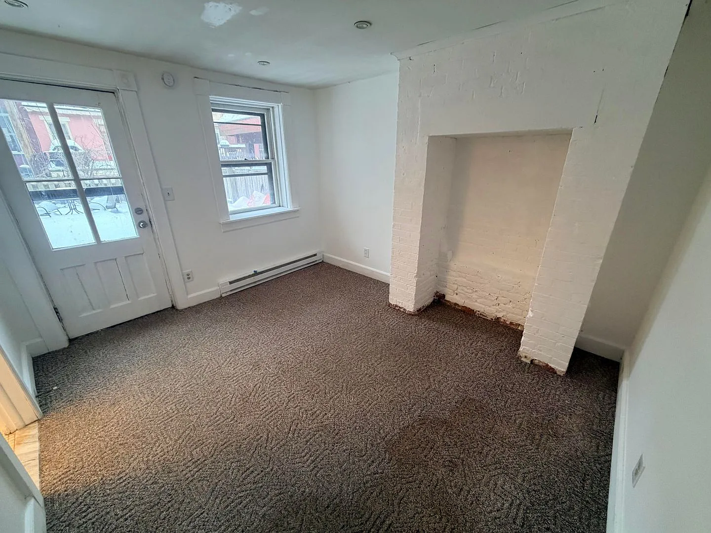 Center Square 1 BR / 1 BA Available 10/15! — Photo 3