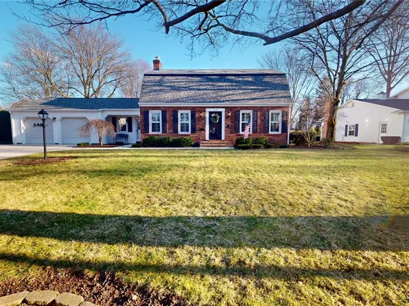 1199 Spring Valley Dr, Erie, PA 16509