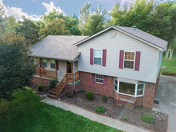 2nd image of 121 Grant Dr