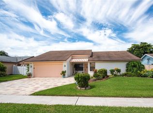9612 S Richmond Cir, Boca Raton, FL 33434