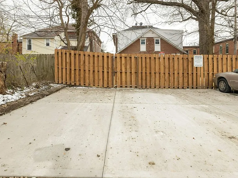 Clark Pl 60-64 MLR — Photo 15