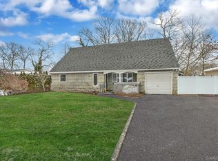 47 Holiday Boulevard, Center Moriches, NY 11934