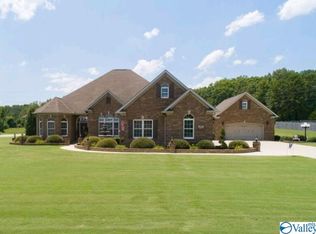 94 Braxton Ct, Decatur, AL 35603